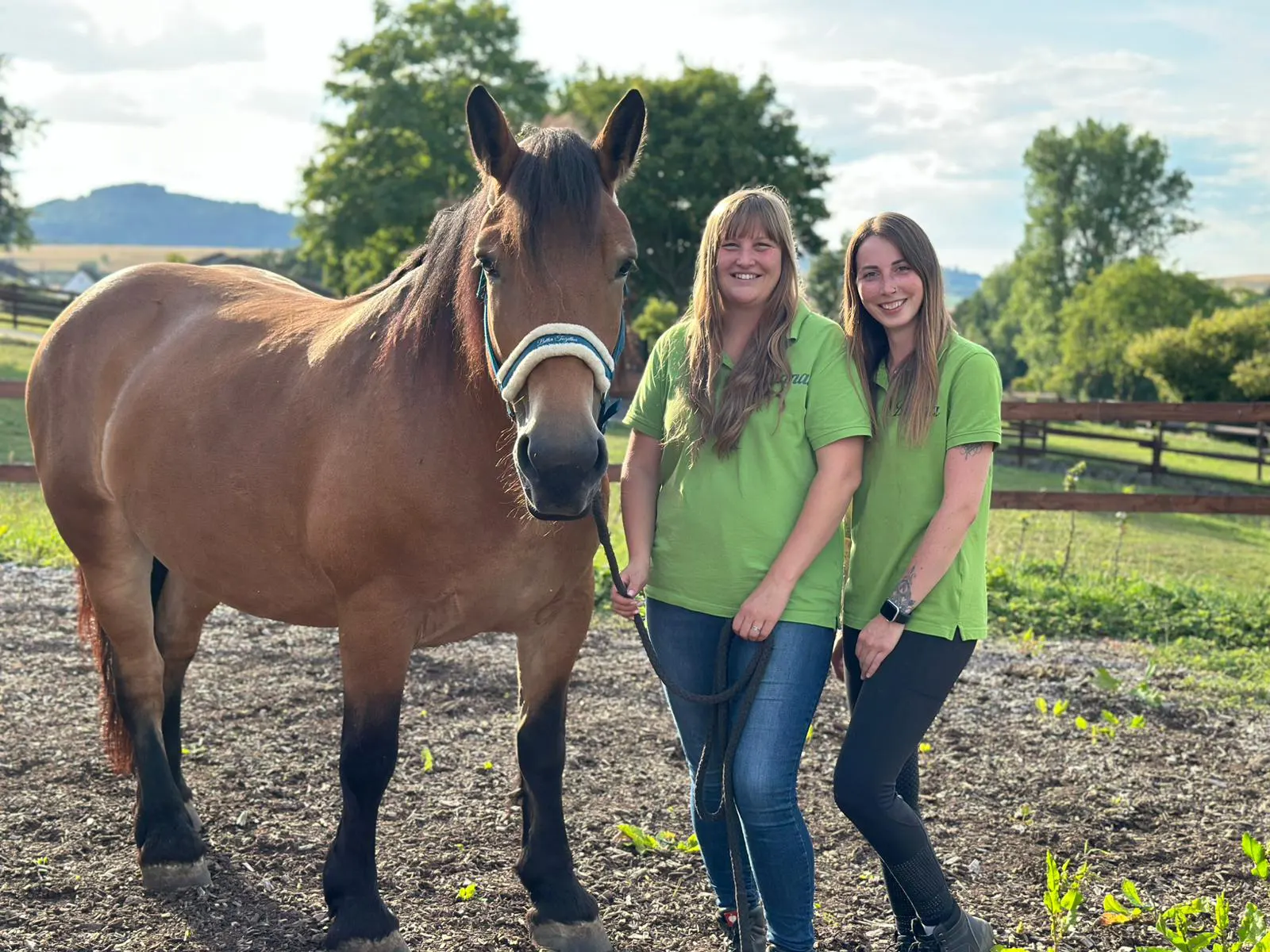 Hannah Wirtz & Hanna Probst auf dem Wiesenhof